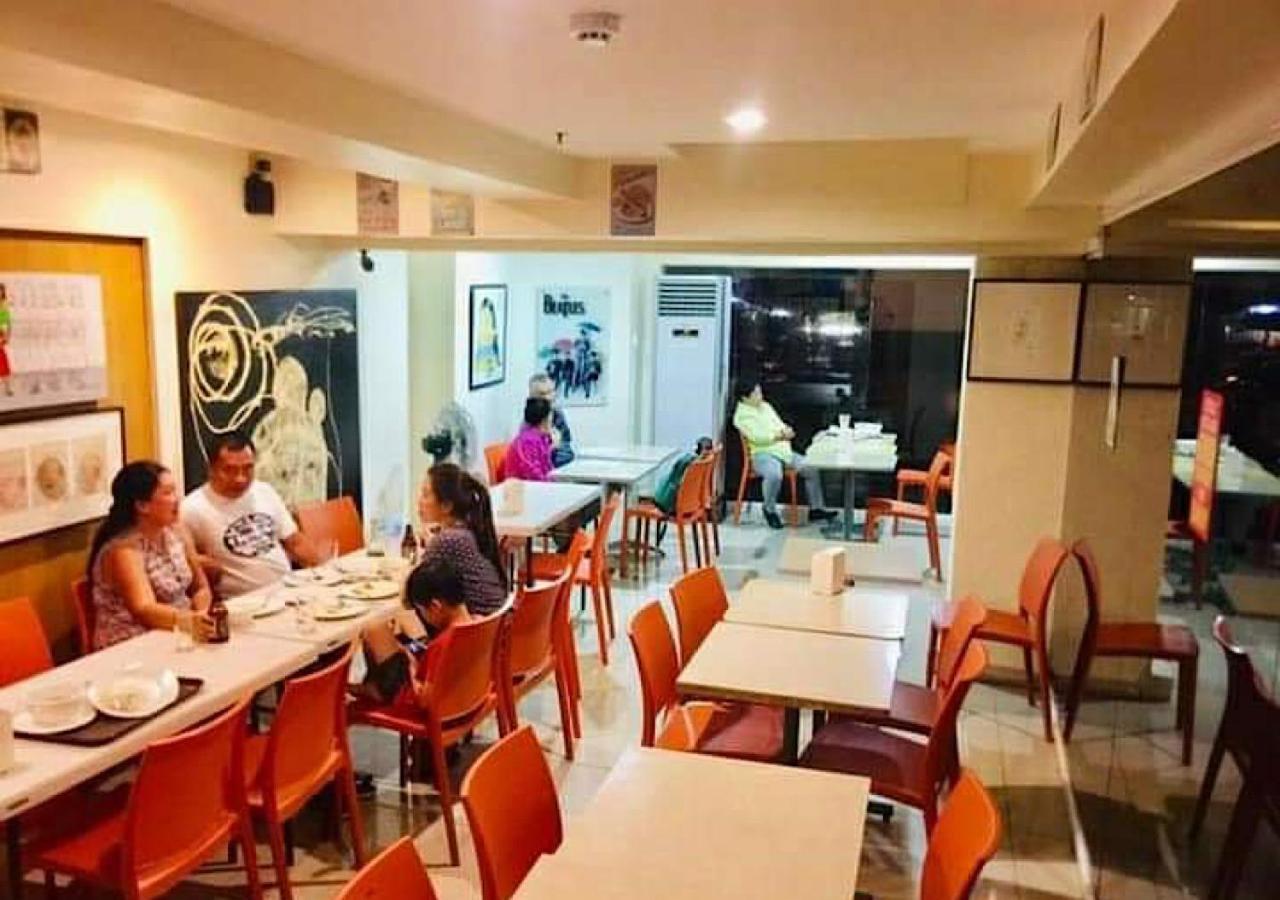 Stone House Hotel Pasay Exterior photo