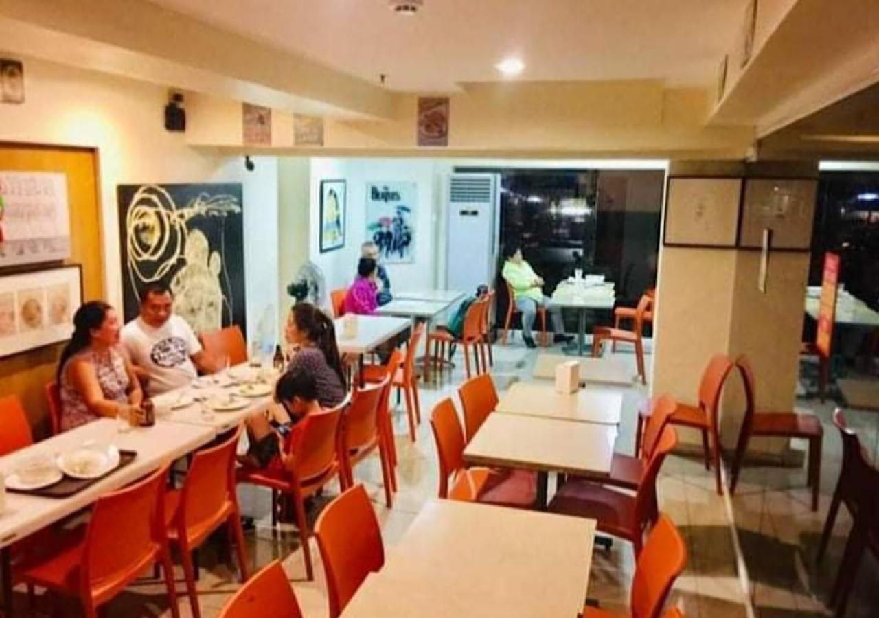Stone House Hotel Pasay Exterior photo