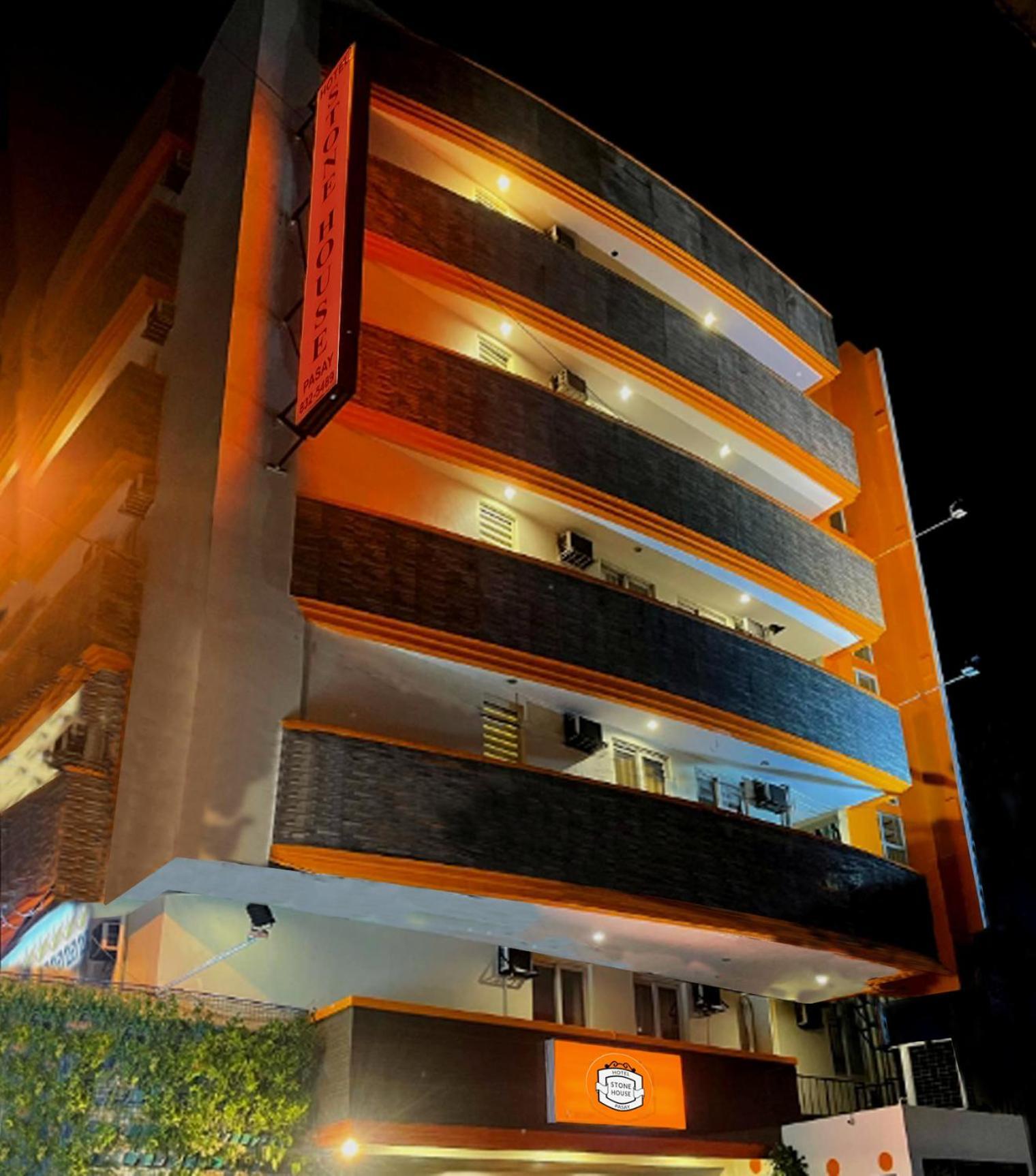 Stone House Hotel Pasay Exterior photo