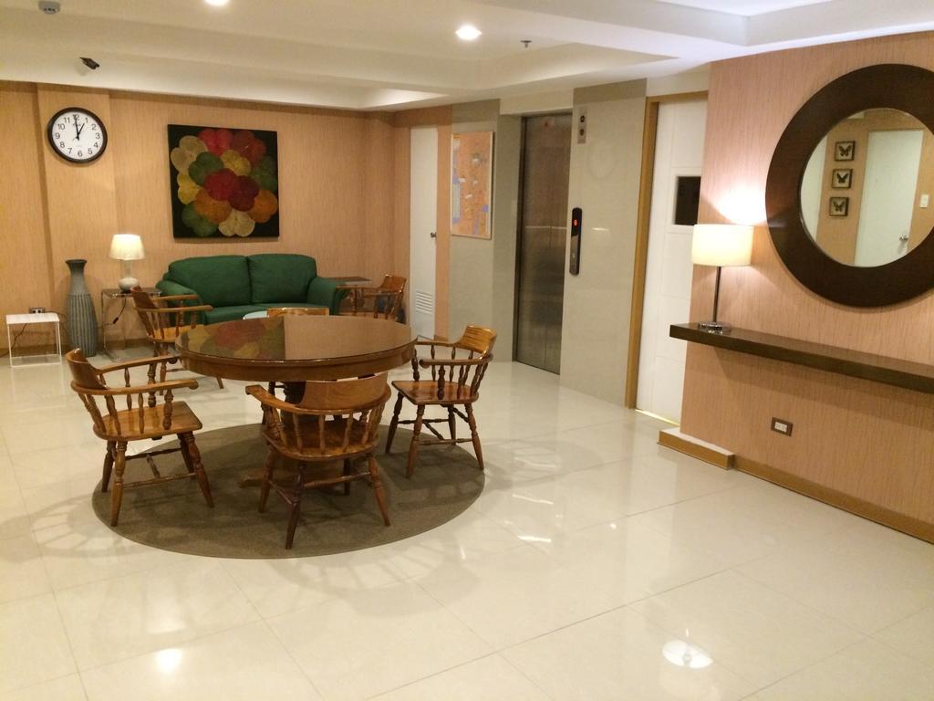 Stone House Hotel Pasay Exterior photo