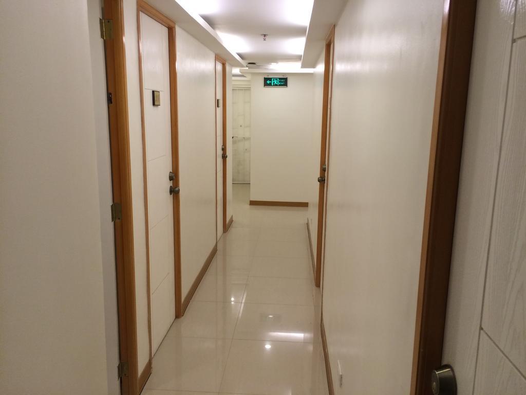 Stone House Hotel Pasay Exterior photo