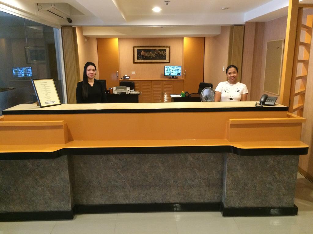Stone House Hotel Pasay Exterior photo