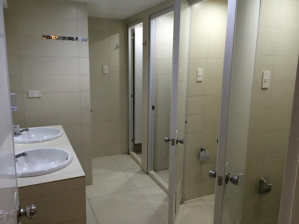 Stone House Hotel Pasay Exterior photo