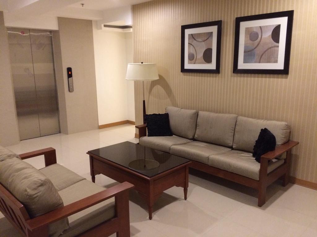 Stone House Hotel Pasay Exterior photo