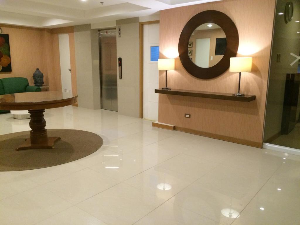 Stone House Hotel Pasay Exterior photo